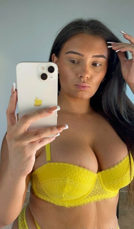 delilahbellerae onlyfans leaks.