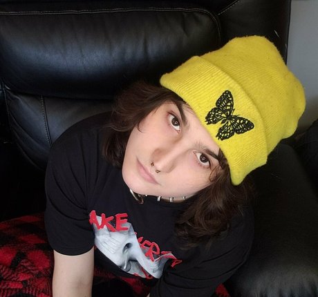 skyyshark onlyfans model photo