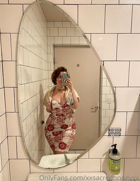 xxsacredhoneyxx onlyfans leaks naked