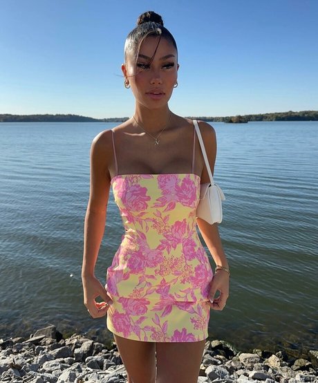 Nicole Anderson onlyfans boobs