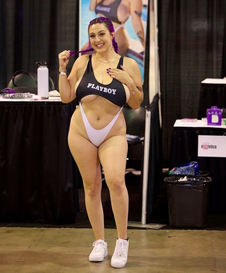 Reagan Foxx onlyfans naked