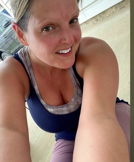 HealthyHappyFitandProud onlyfans joi