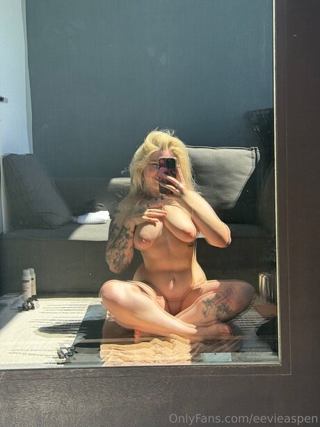 eevieaspen onlyfans naked