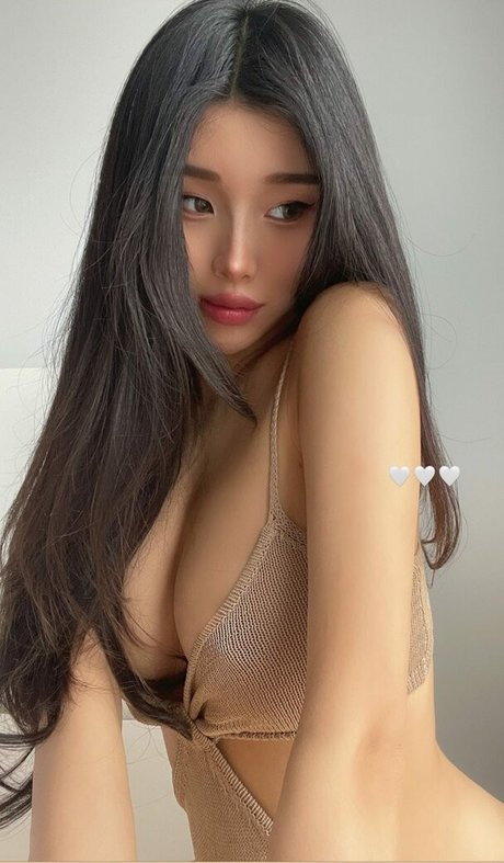 Mari Bambei nude only fans
