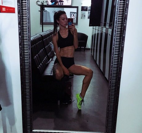 Polina Logunova onlyfans creator