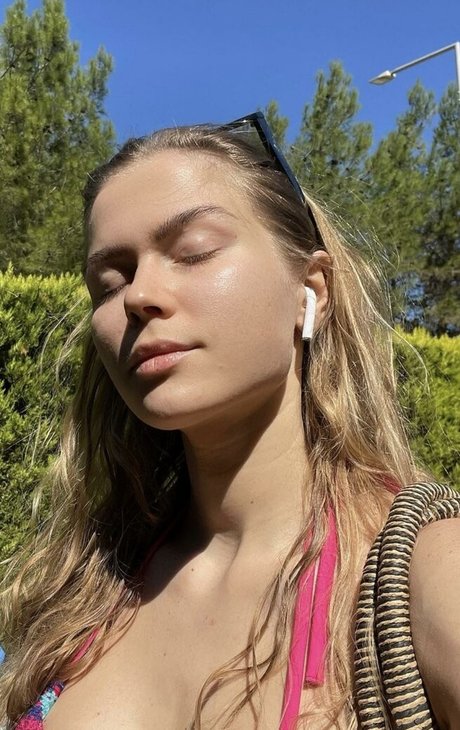 Lizi Asmr is on onlyfans