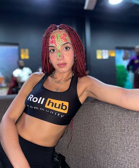 Alizehxrouge leaks only fans