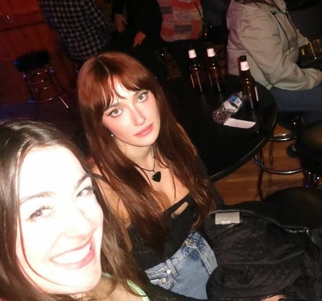 Olivia OBrien onlyfans lean