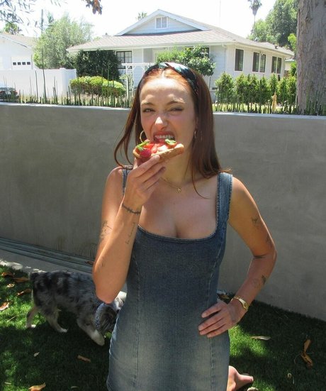 Olivia OBrien nudes only fans