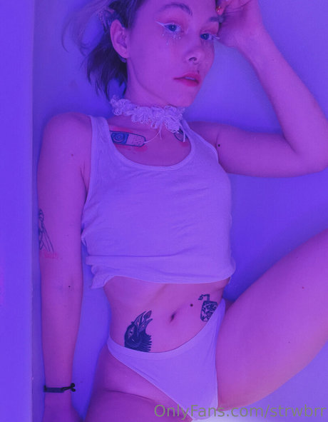 strwbrr leaked onlyfans pictures