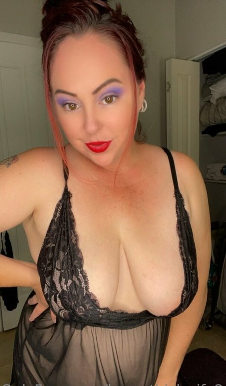 hornythickwife2 only fans pic
