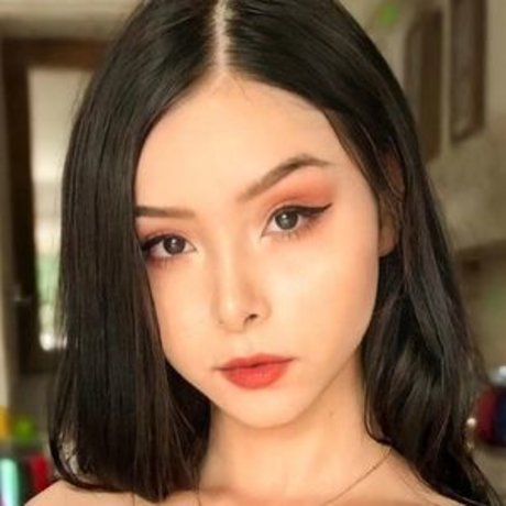 Eduarda Yuni onlyfans model images