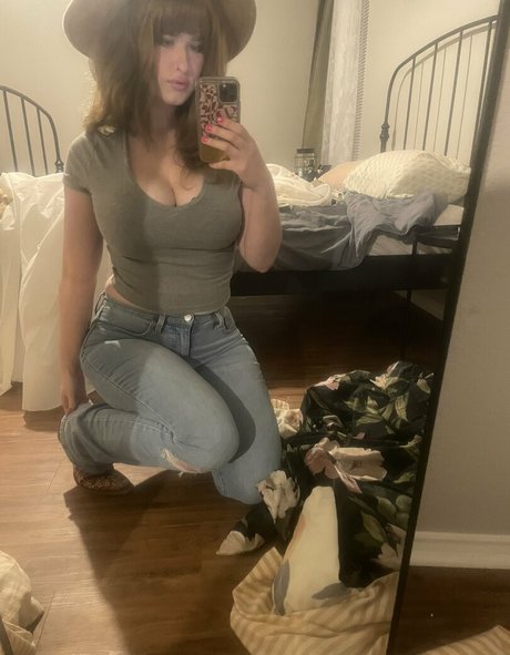 Hollyhawthorne onlyfans pic