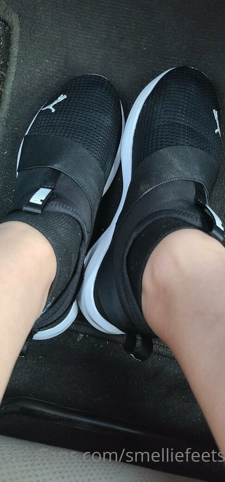 smelliefeetsweetie onlyfans images