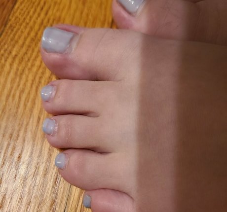 smelliefeetsweetie naked on onlyfans