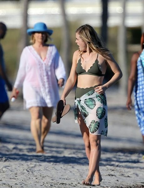 Melissa Roxburgh boobs onlyfans