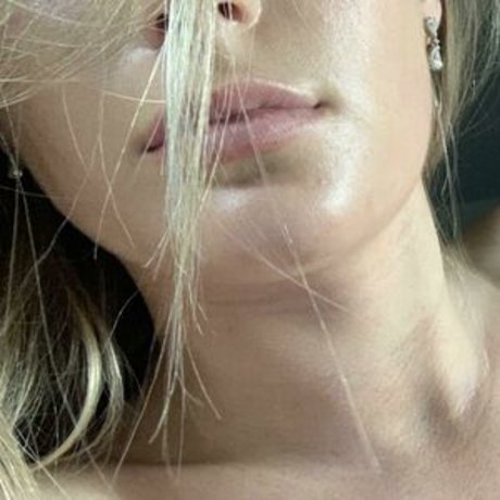 rosielovers21 nude onlyfans pics