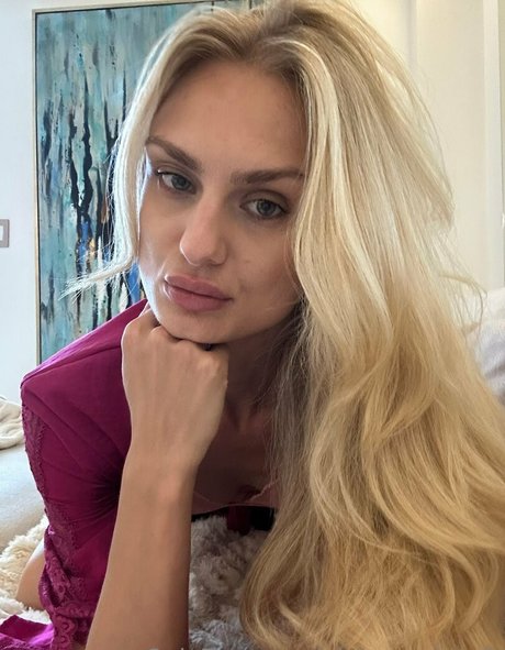 gigixgossiptalk onlyfans strip tease