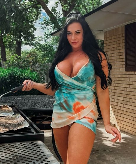 TrulyAris onlyfans nude leak