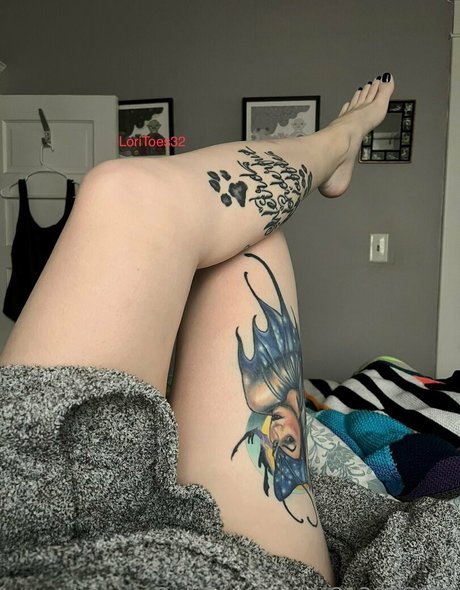 loritoes32 onlyfans nudes