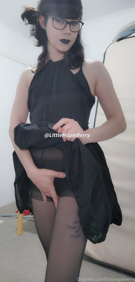 LittleMapleBerry onlyfans leaks