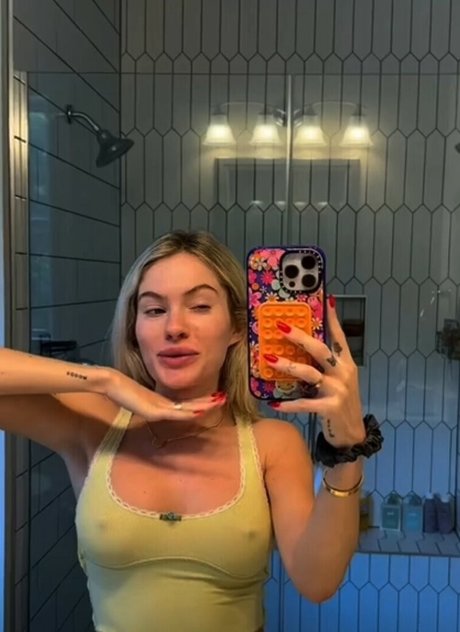 Claudia Walsh tits onlyfans