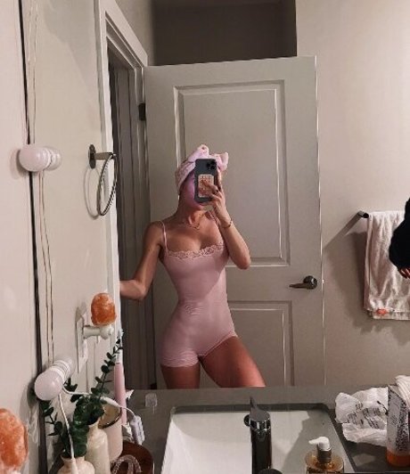 Claudia Walsh onlyfans leaked pictures