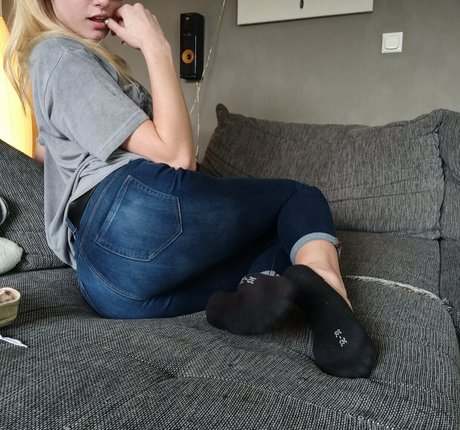 emmyfeetandsocks onlyfans strip