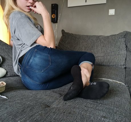 emmyfeetandsocks only fans