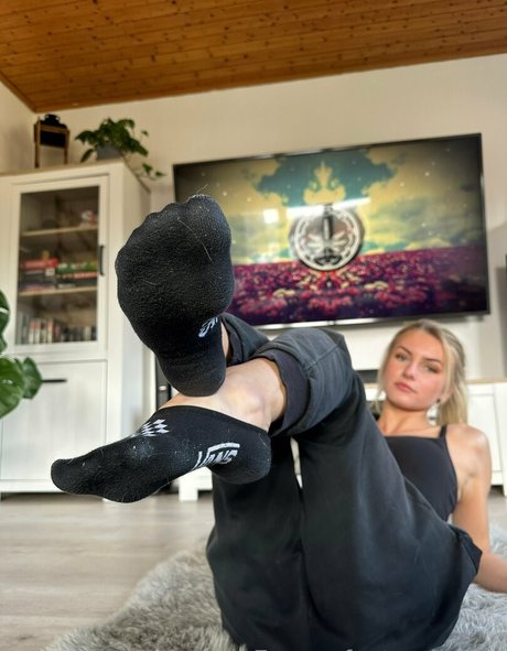 emmyfeetandsocks onlyfans images