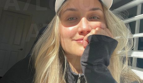 Naomi Kyle desnuda onlyfans