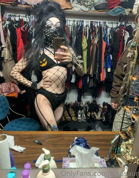 nikasaur naked onlyfans
