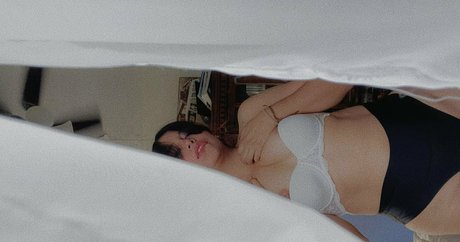 helloaliza onlyfans strip tease