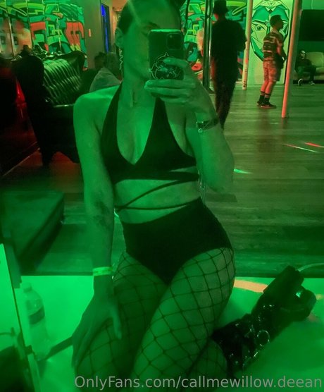 callmewillow deean onlyfans strip tease