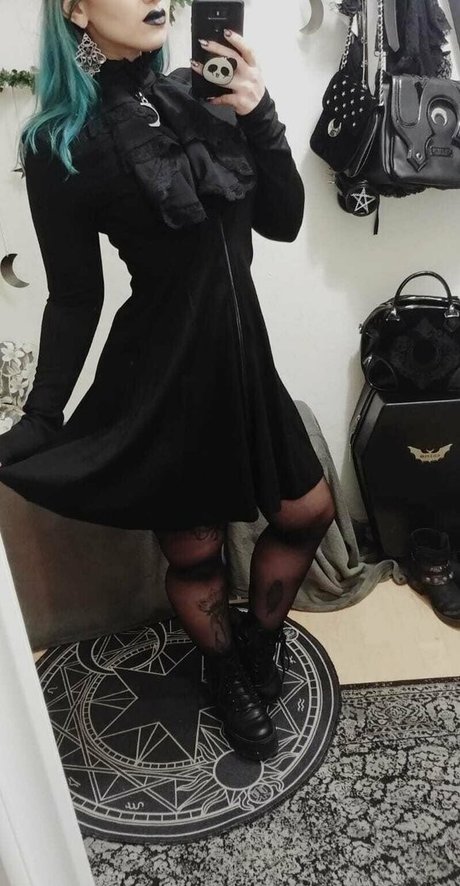 lunaticalwitchfree onlyfans images