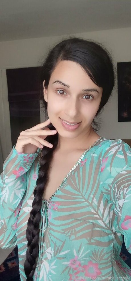 mirabella 00 onlyfans model photo