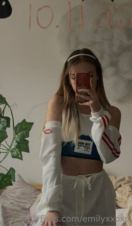 emilyxxoxo onlyfans sextape