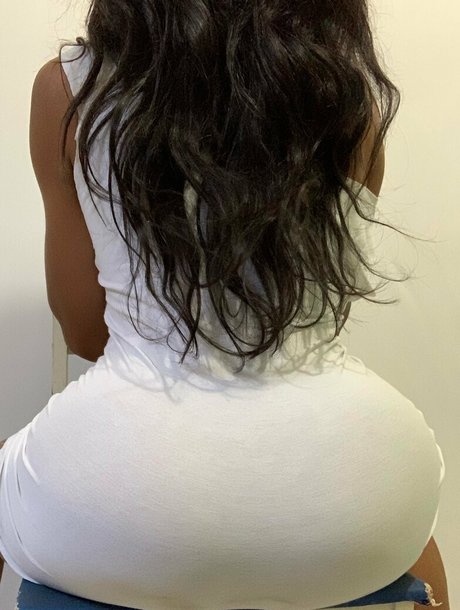 shemale 23cm nude on onlyfans