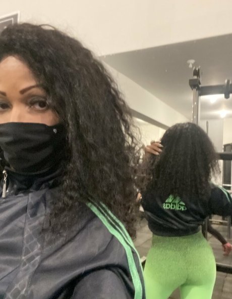 shemale 23cm onlyfans pictures