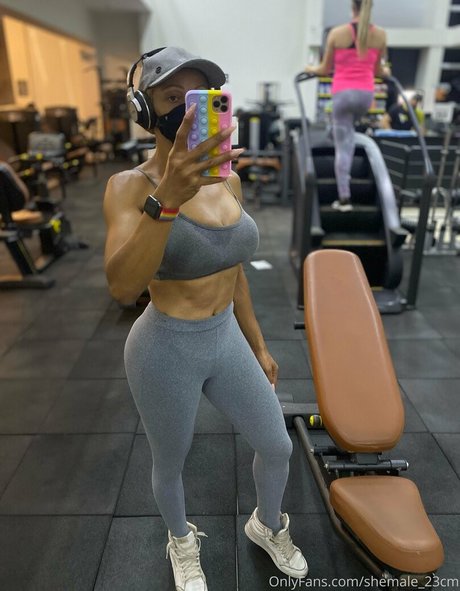 shemale 23cm nude only fans