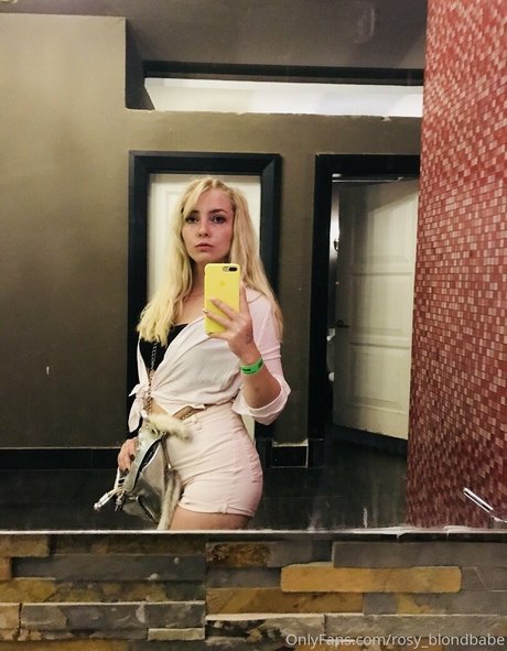 rosy blondbabe onlyfans pictures