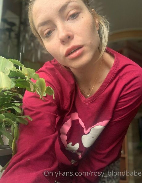 rosy blondbabe only fans pics