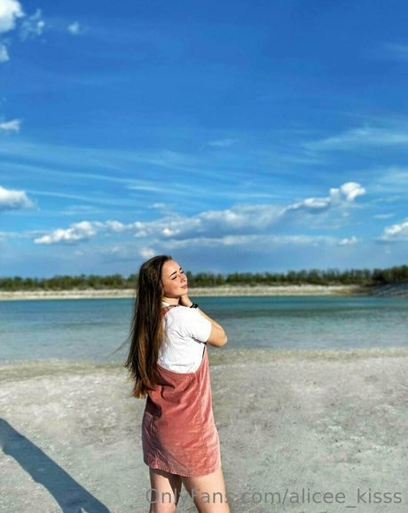 alicee kisss onlyfans boobs