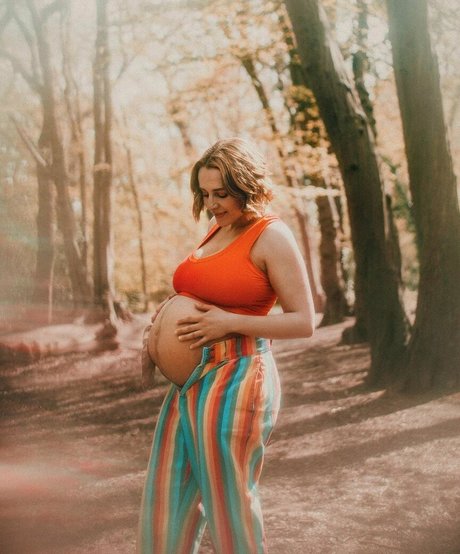 Hannah Witton onlyfans ass