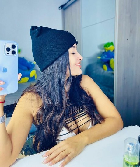 Seleneitor only fans pic