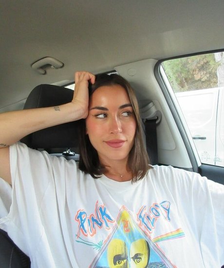 paulagonu onlyfans public photos