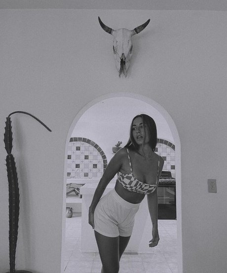 paulagonu onlyfans strip tease