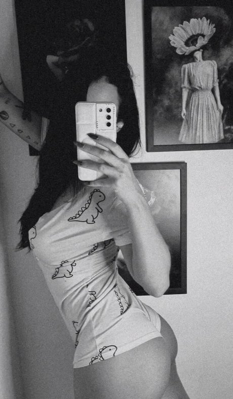 Juju Bellini nude onlyfans leaks