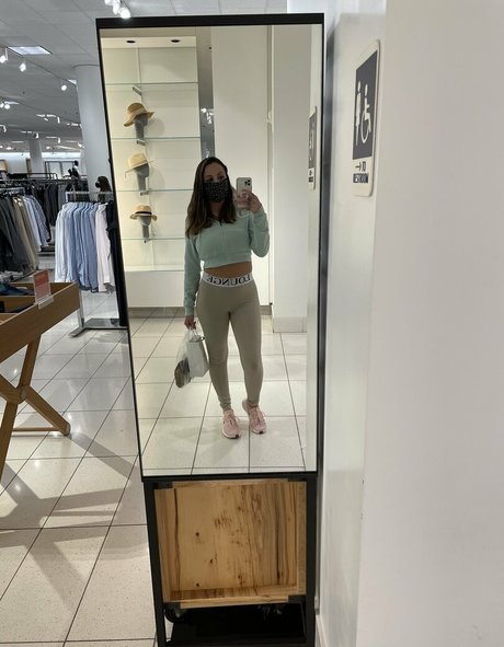 sofiryanxoxoxo onlyfans nudes