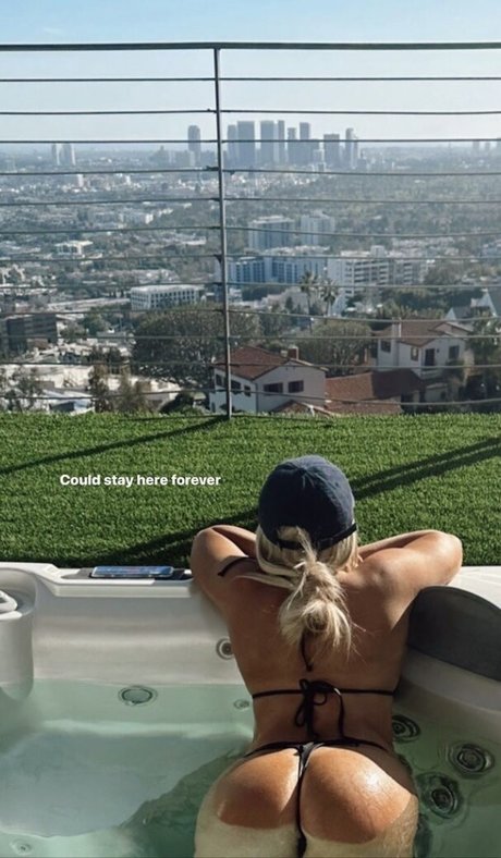 Saffron Barker onlyfans striptease